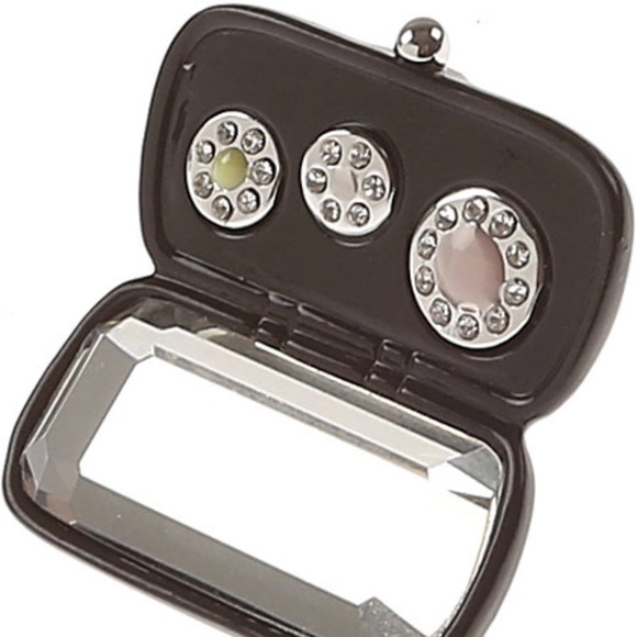 Marc Jacobs Jewelry - BNWT MARC JACOBS EYESHADOW COMPACT TACK PIN
